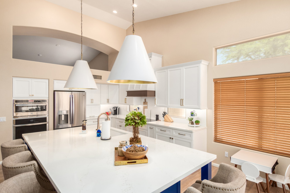 Transitional kitchen photo in Phoenix