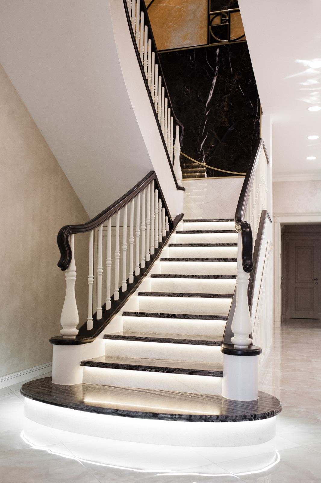 Лестница из мрамора