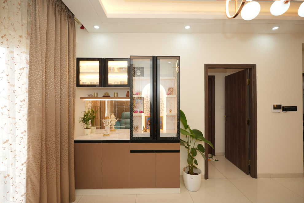 This is an example of a contemporary home bar in Bengaluru.