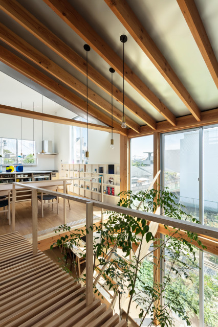余白の家 moderno-porche