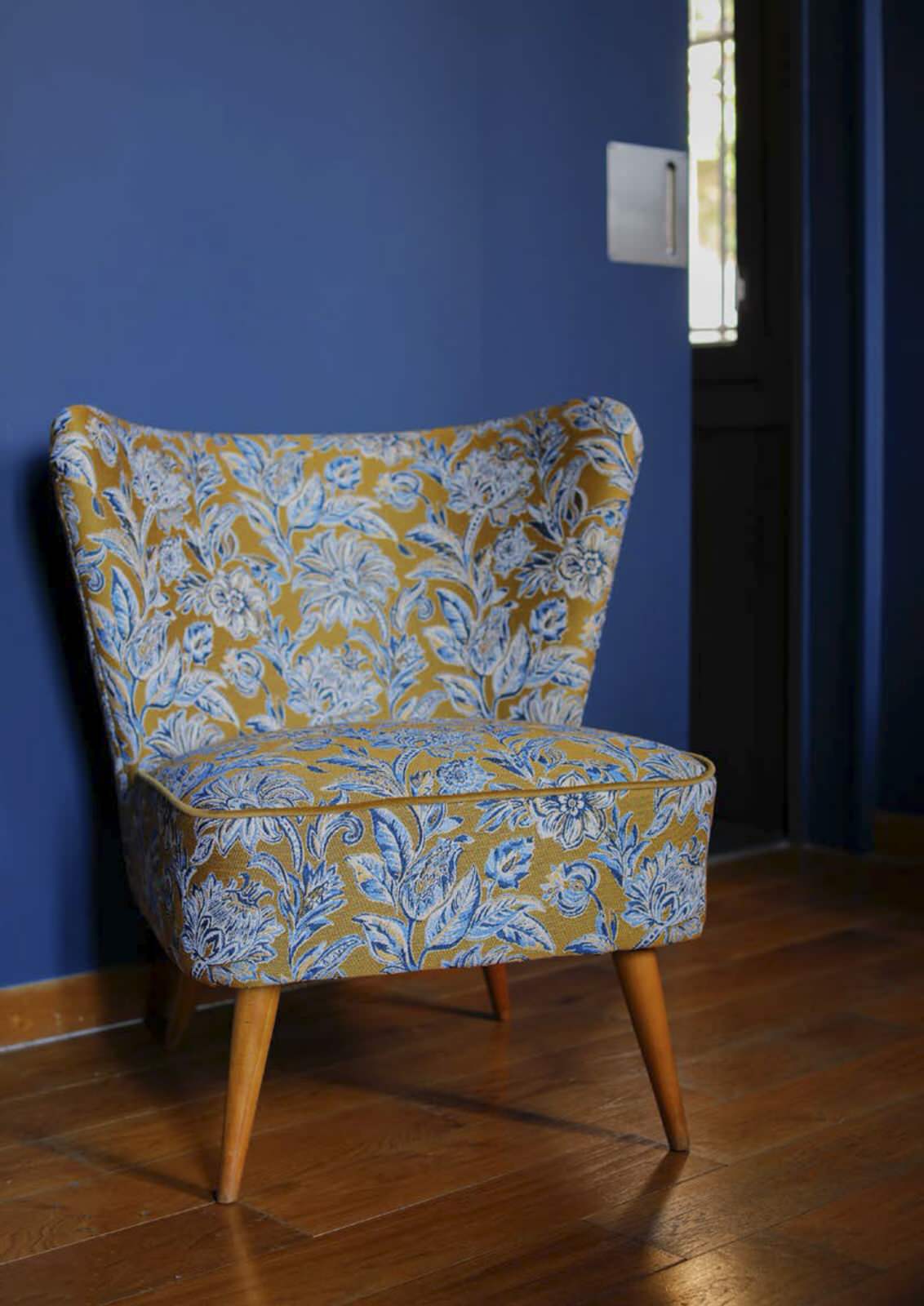 Стильная обивка мебели интересными тканями