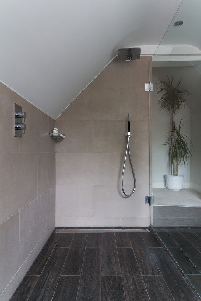 Mittelgroßes Modernes Badezimmer in London