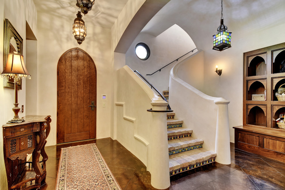 Transitional home design photo in Austin