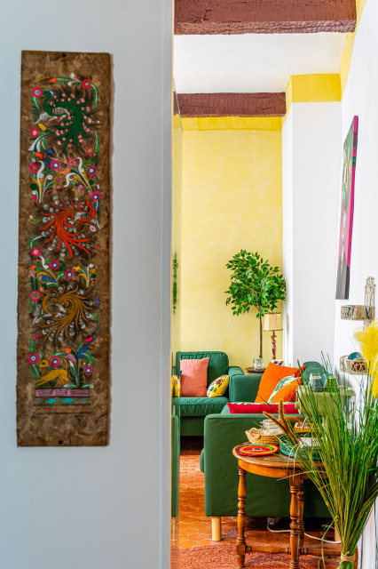 Salon avec une touche mexicaine eclectic-living-room