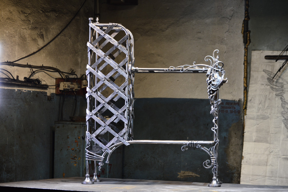 Ковка в интерьере. Винный стеллаж.