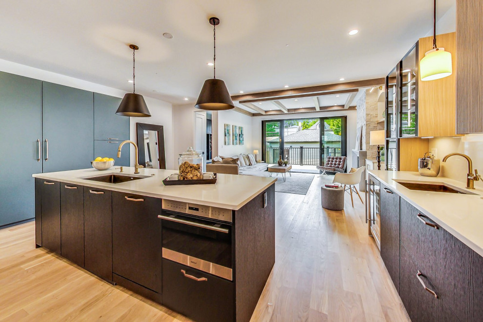 Bright Contemporary Kitchen With Expansive Windows