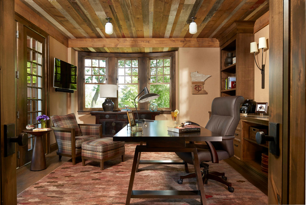 Inspiration for a traditional home office in Minneapolis.