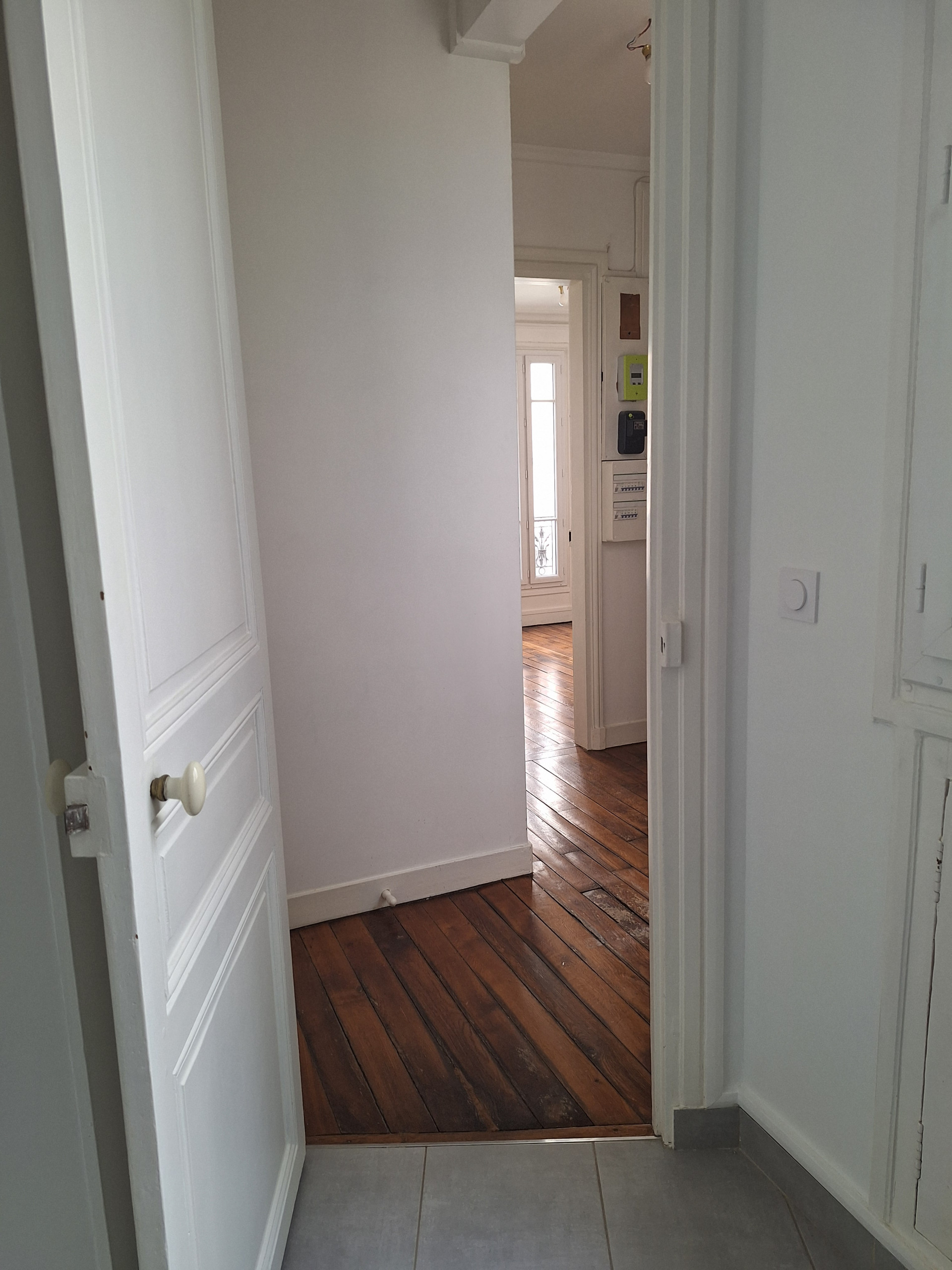 Rénovation partielle, décoration et ameublement d'un appartement ancien