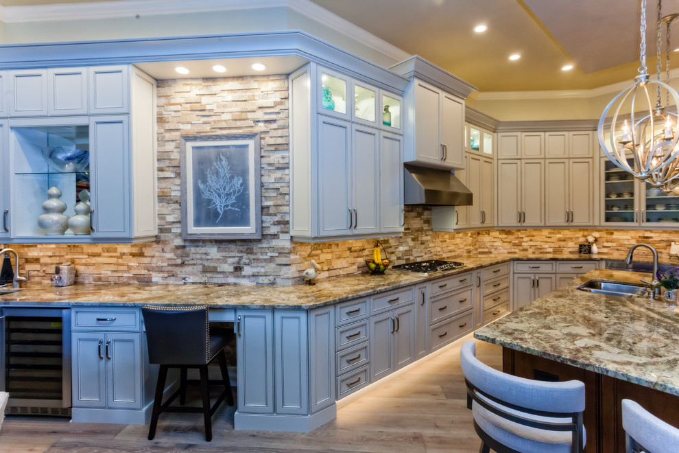 Kitchen - transitional kitchen idea in Miami
