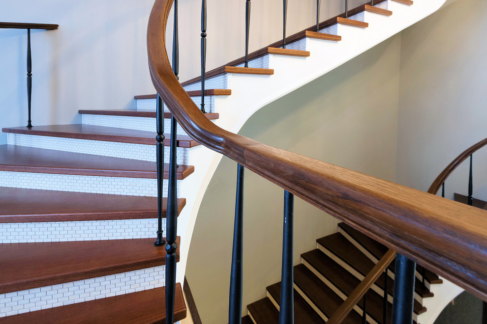 Мебель предметы интерьера в загородном доме.