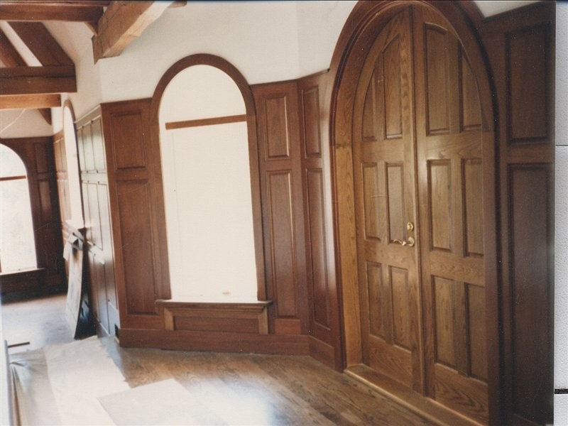 Example of a transitional entryway design in Chicago