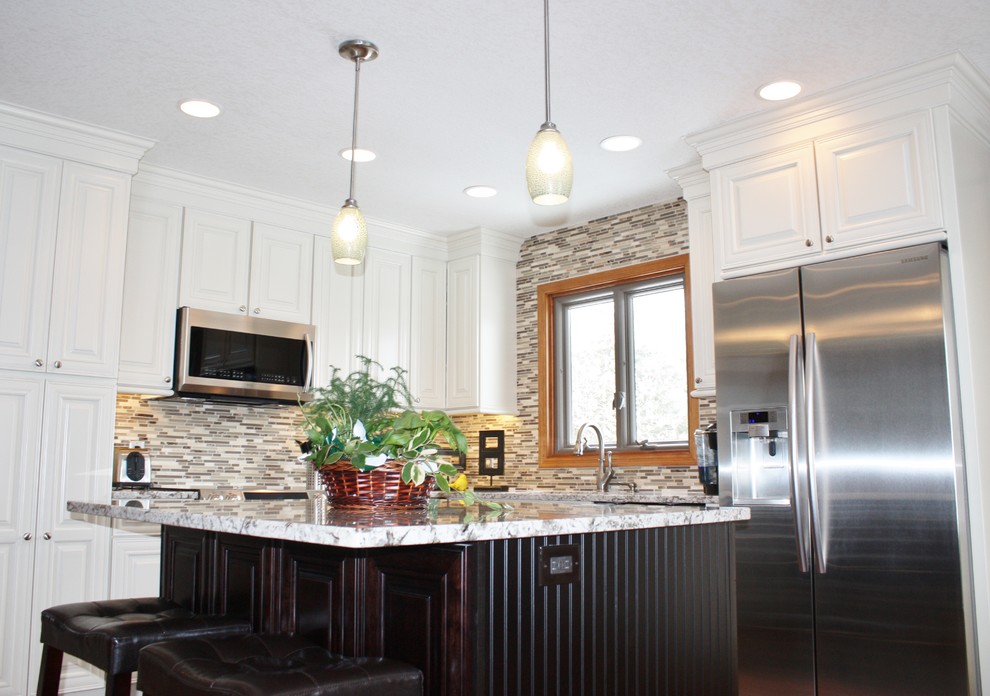 Kitchen - transitional kitchen idea in Minneapolis
