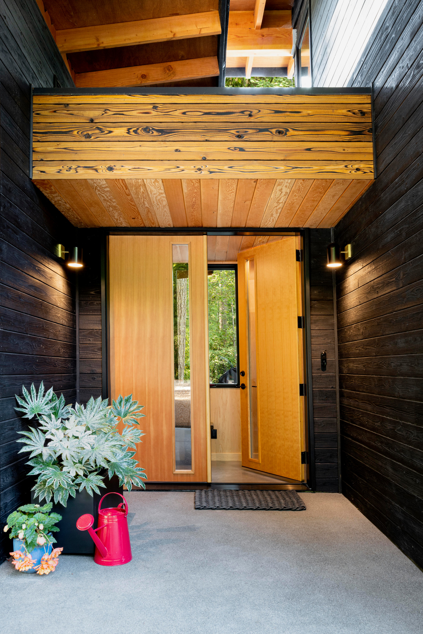 Houzz Tour: Compact Island Home Nestled in the Forest, image size:1708x2560