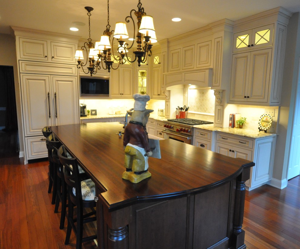 Kitchen - transitional kitchen idea