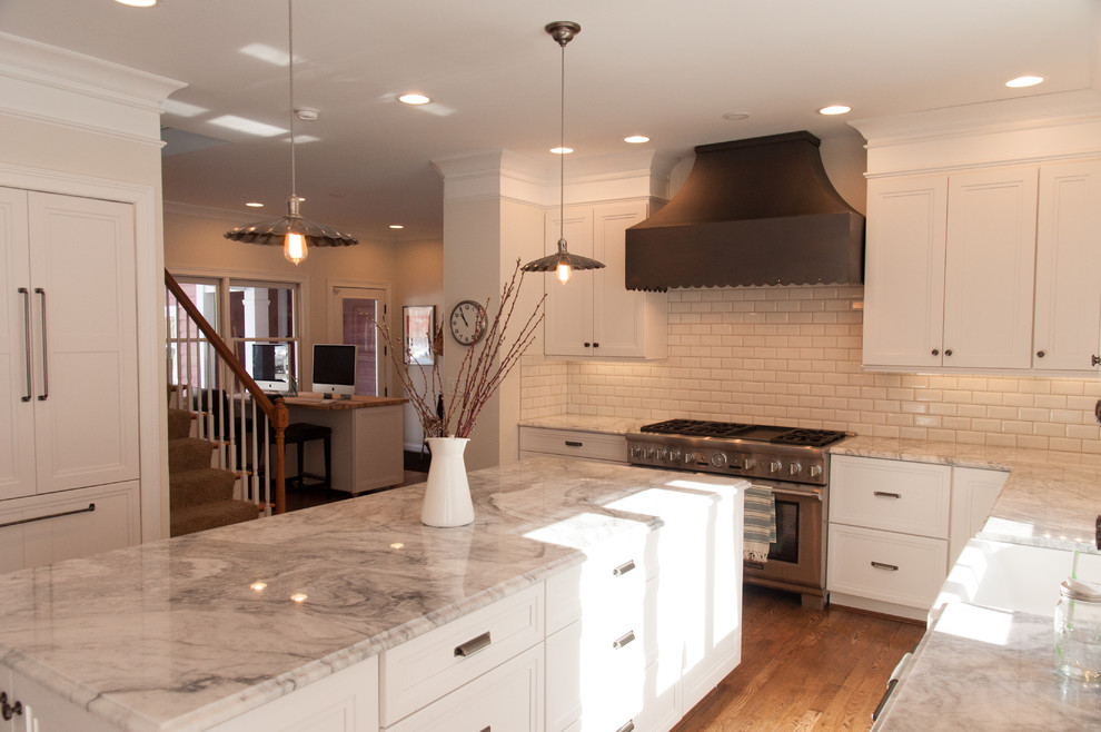 Example of a large arts and crafts kitchen design in Cincinnati