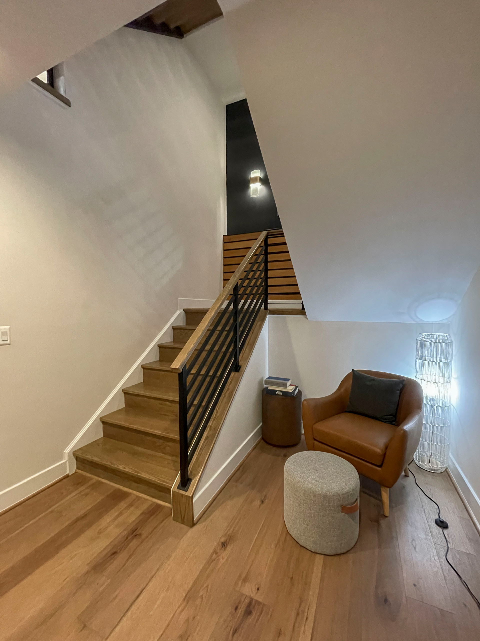 113_Floating Straight- Stringers with No Risers in Contemporary Home, Bethesda M