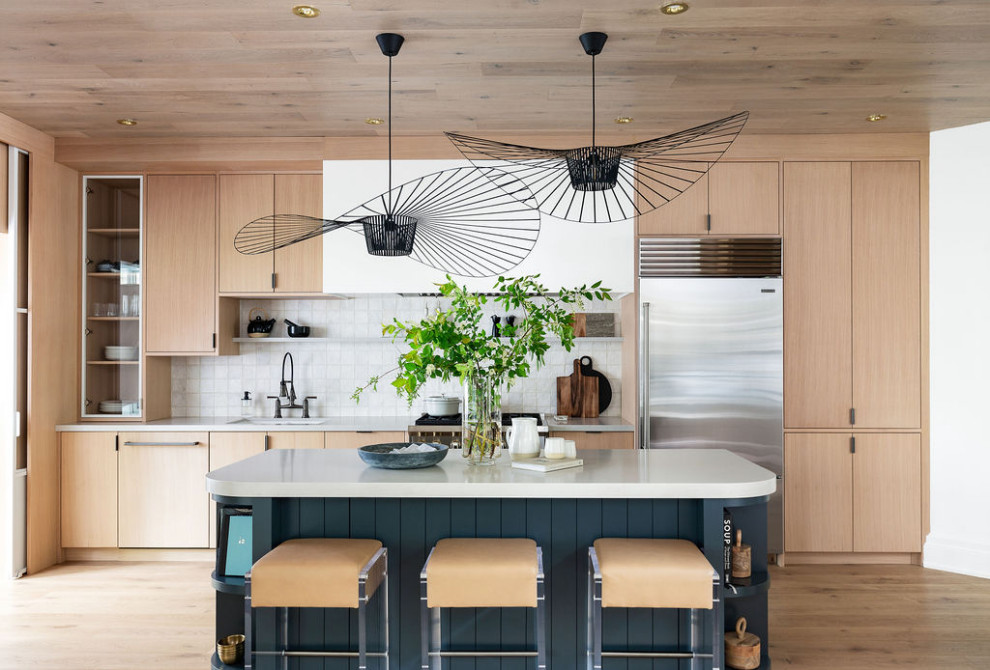 Inspiration for a mid-sized modern eat-in kitchen in Toronto with an undermount sink, flat-panel cabinets, light wood cabinets, quartz benchtops, white splashback, stone tile splashback, stainless steel appliances, light hardwood floors, with island, beige floor, grey benchtop and wood.