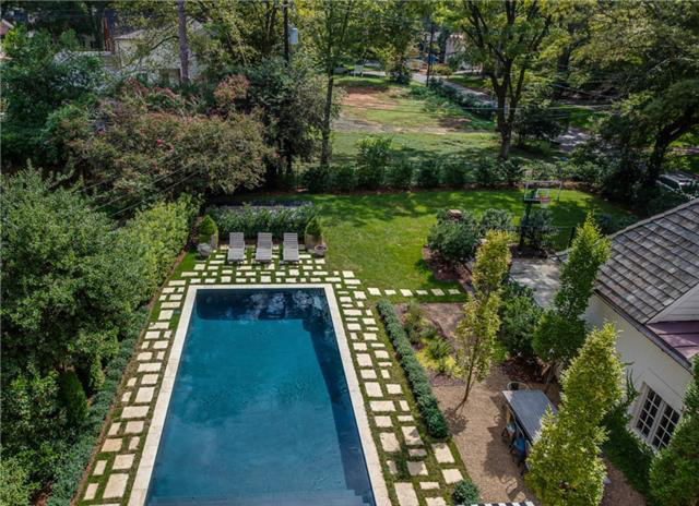 Inspiration for a mid-sized traditional backyard full sun outdoor sport court for summer in Charlotte with a water feature and natural stone pavers.
