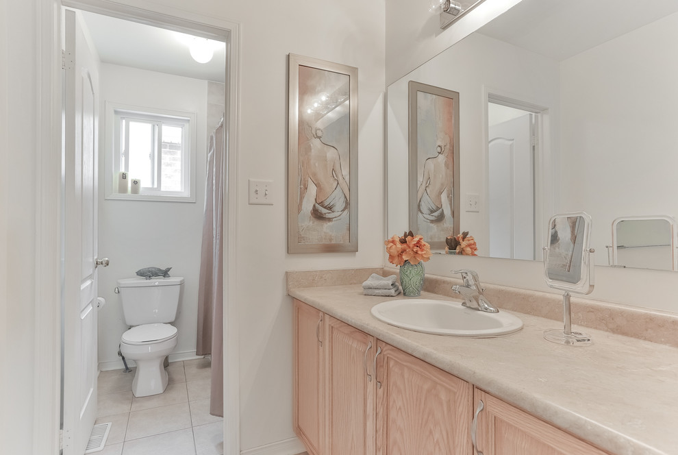 Inspiration for a transitional home design remodel in Toronto
