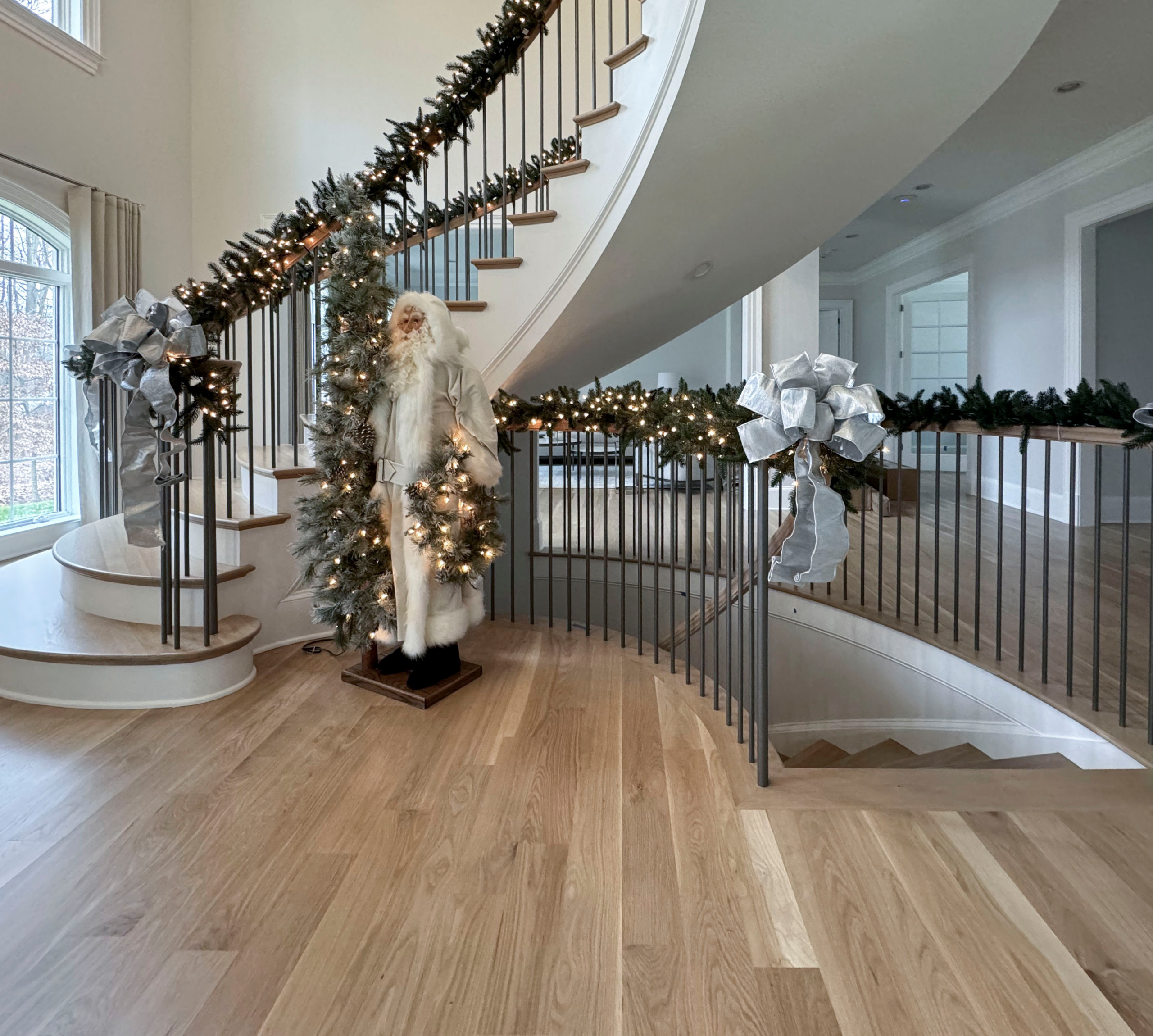 116_Elegant & Eye-catching Curved Staircase, Leesburg VA 20175