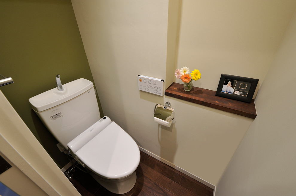 This is an example of a small contemporary powder room in Osaka.