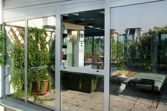 VERANDA SU LASTRICATO SOLARE | 60 MQ contemporary-deck