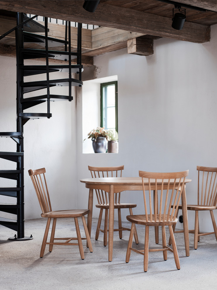 Diseño de comedor escandinavo con con oficina, paredes blancas, suelo de cemento y suelo gris