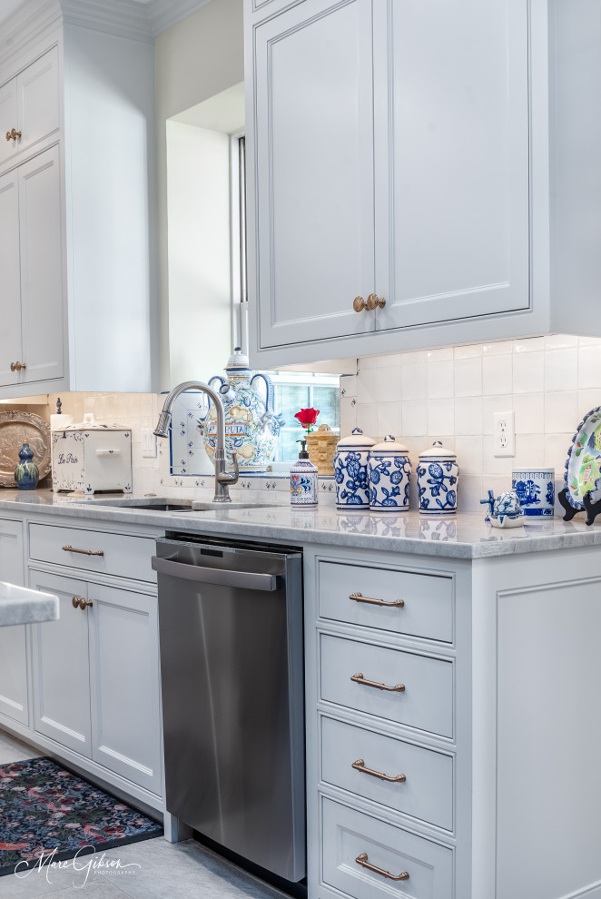 Beautiful Kitchen with Beautiful Backdrop