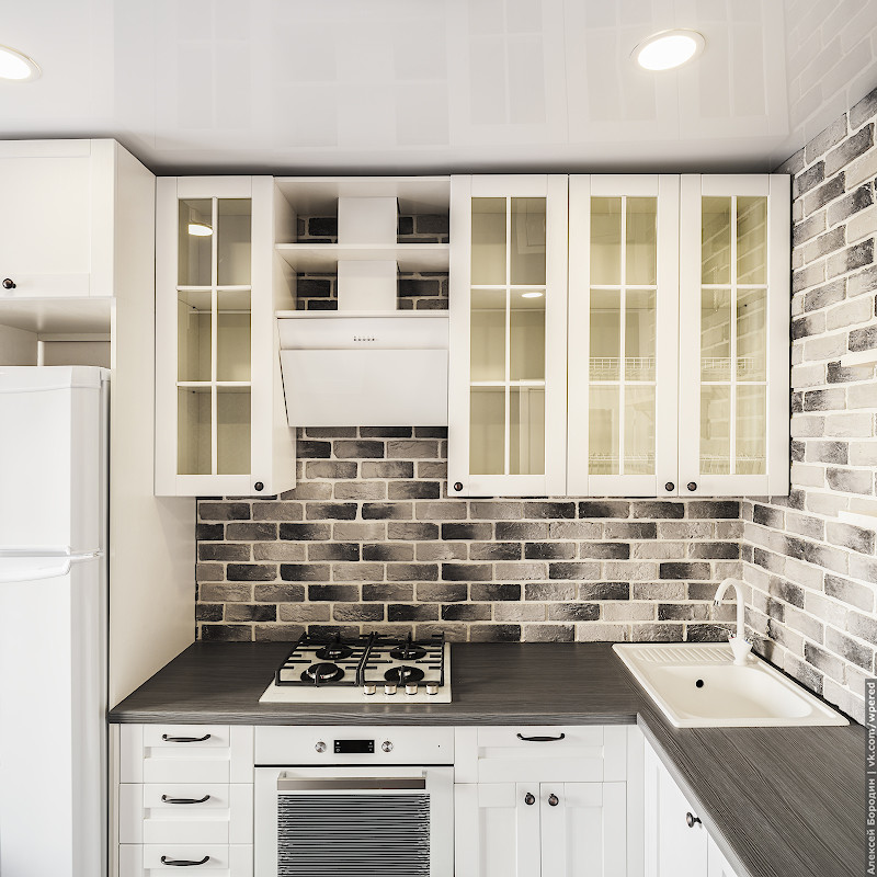 Светлая кухня с островком