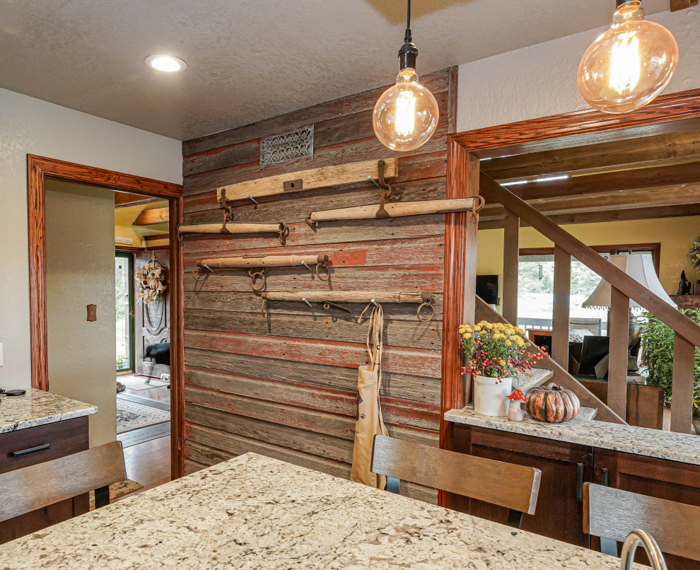 Home design - rustic home design idea in Milwaukee