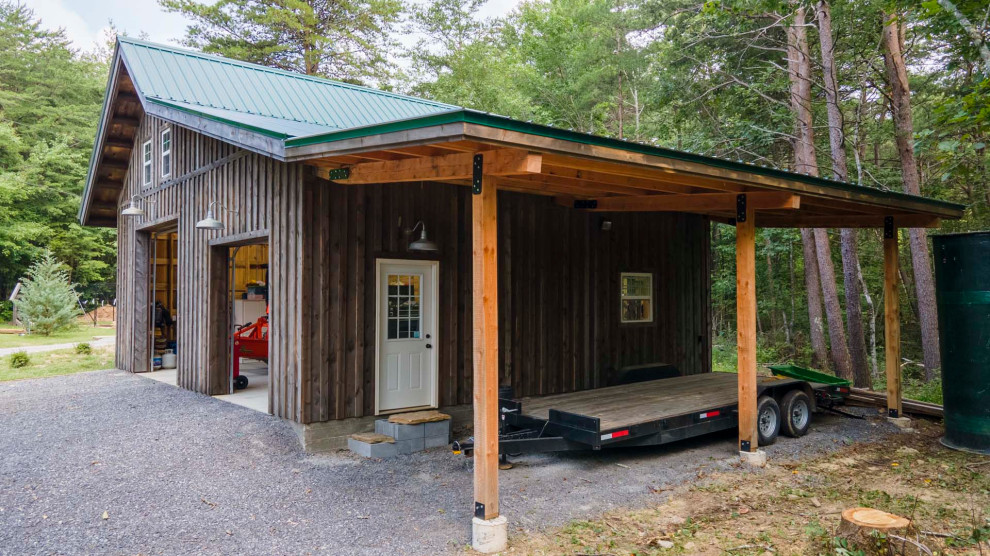 Mid-sized mountain style detached barn photo