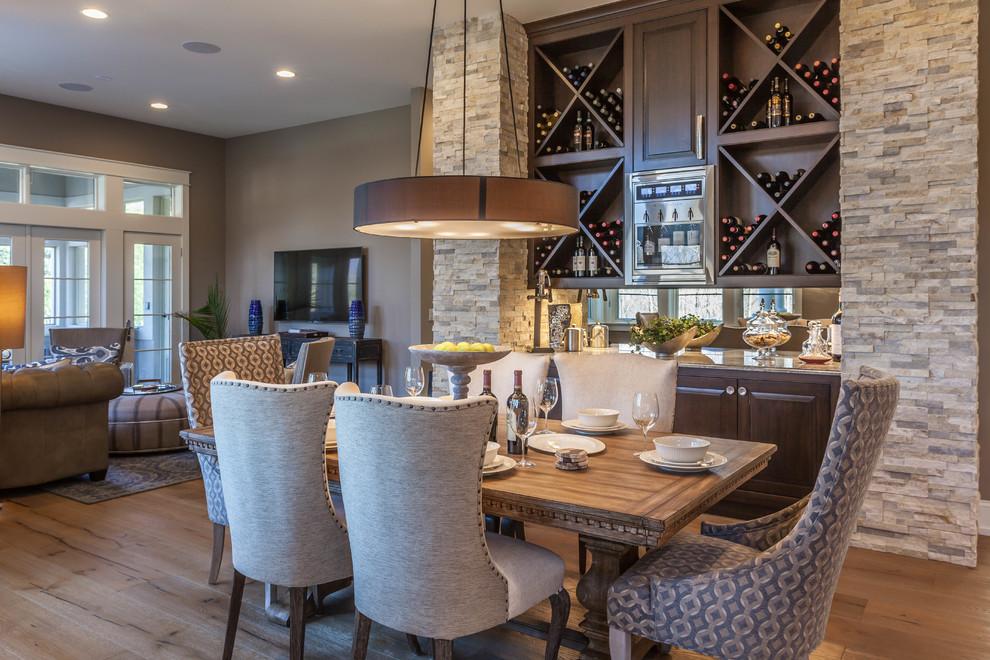 Example of a transitional home design design in Grand Rapids