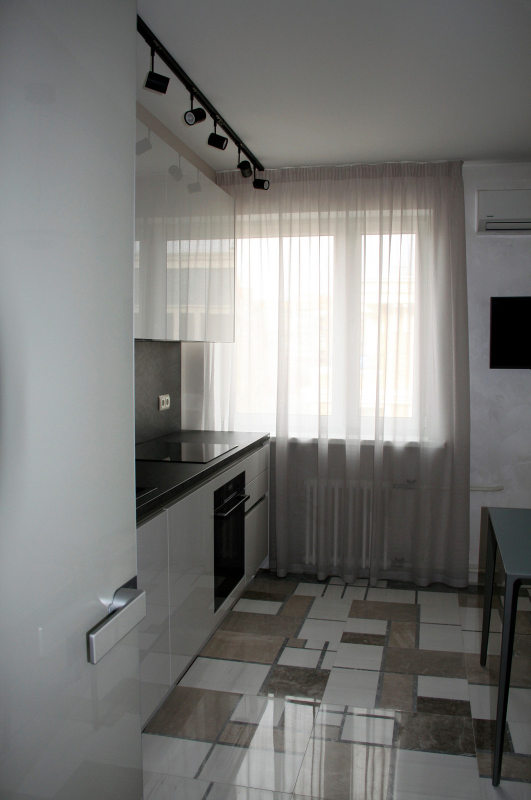 Поймите, что язык может скрывать истину, а глаза – никогда!