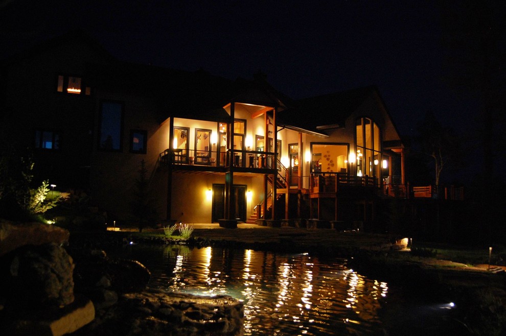 Transitional home design photo in Albuquerque