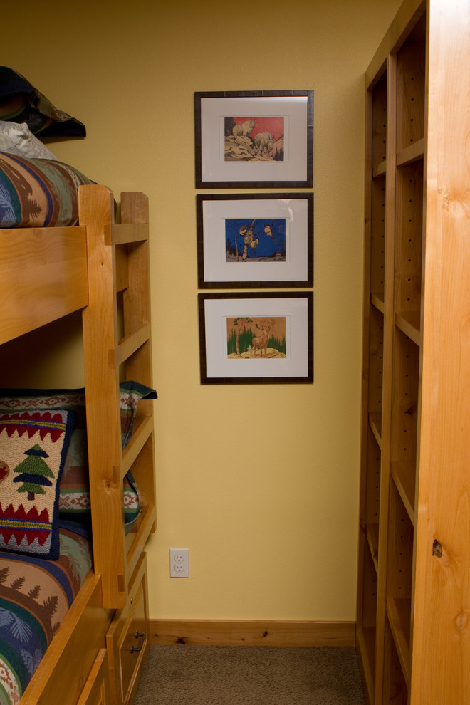 This is an example of a traditional kids' room in Seattle.