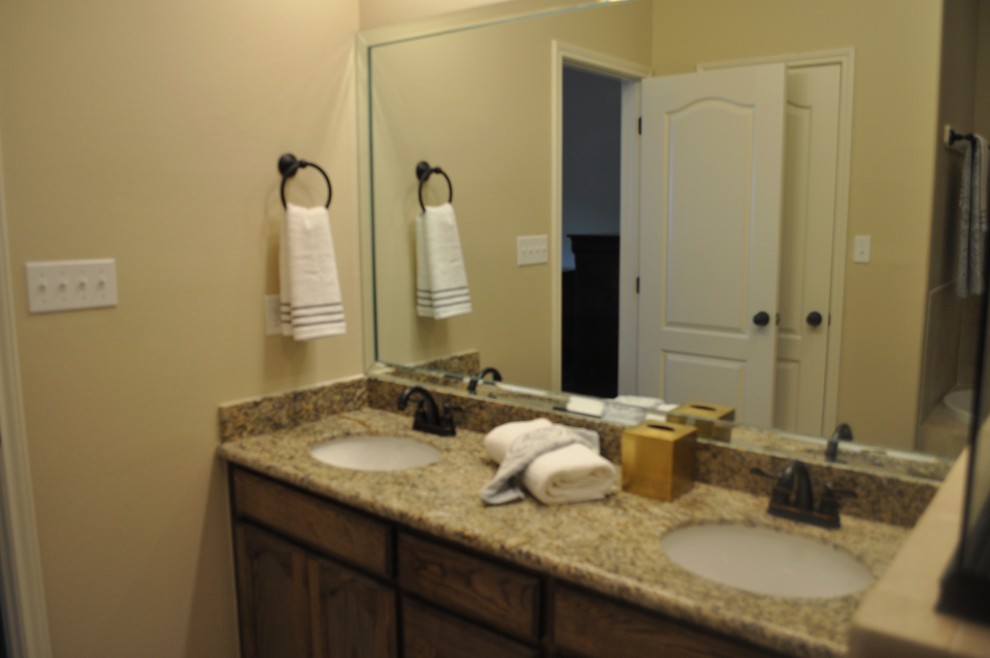 Home design - transitional home design idea in Austin