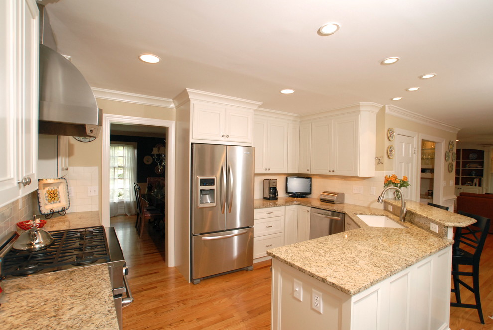 Williamsburg White flat panel kitchen