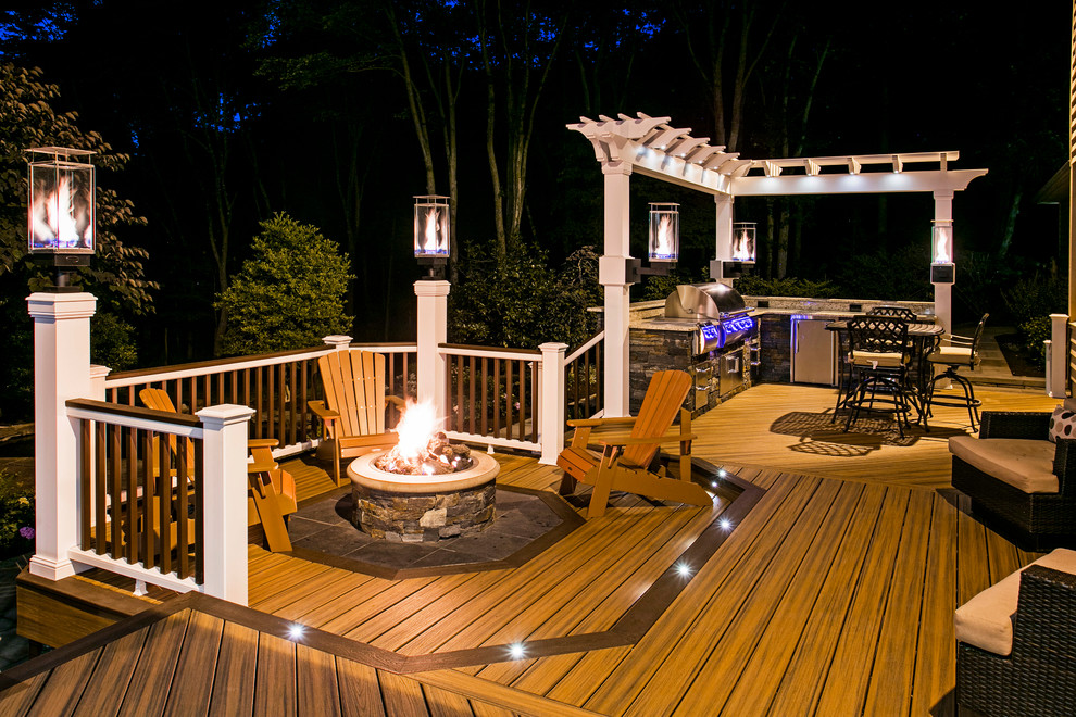 Inspiration for a transitional deck remodel in Seattle