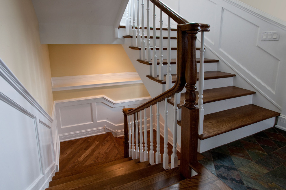 Transitional home design photo in Chicago