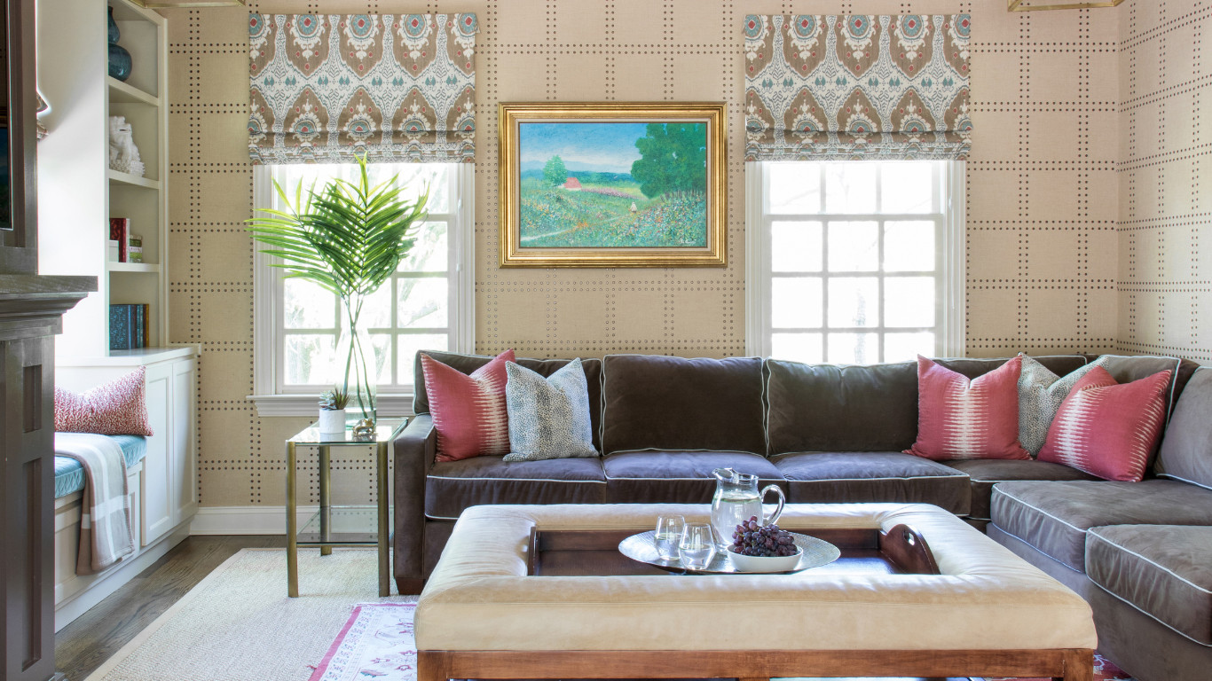 Family room - family room idea in New York