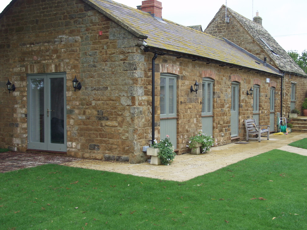 Photo of a country exterior in Oxfordshire with stone veneer.