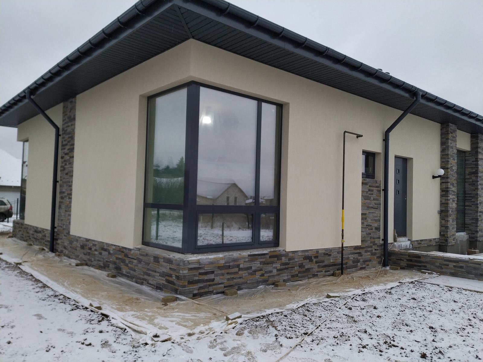 Небольшой одноэтажный дом из кирпича, утепление фасада пенопластом 150мм