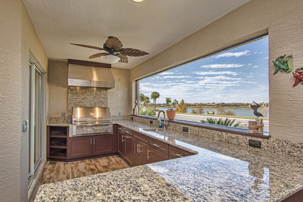 Kitchen - transitional kitchen idea in Orlando