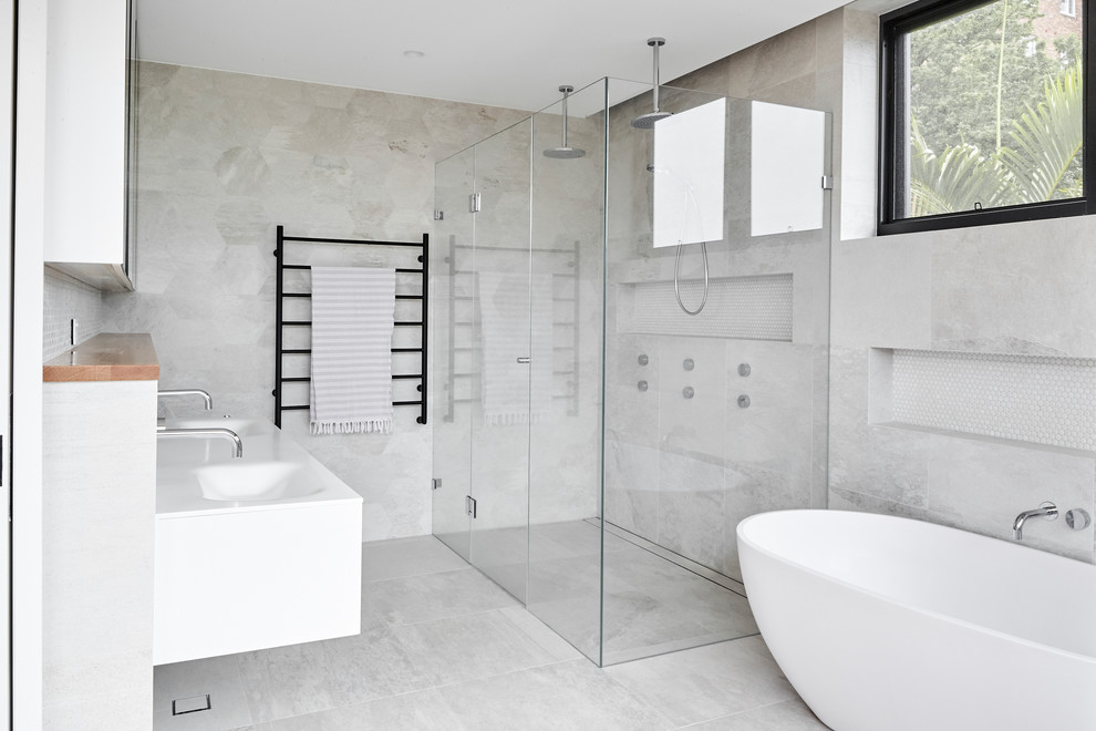 This is an example of a contemporary bathroom in Sydney.
