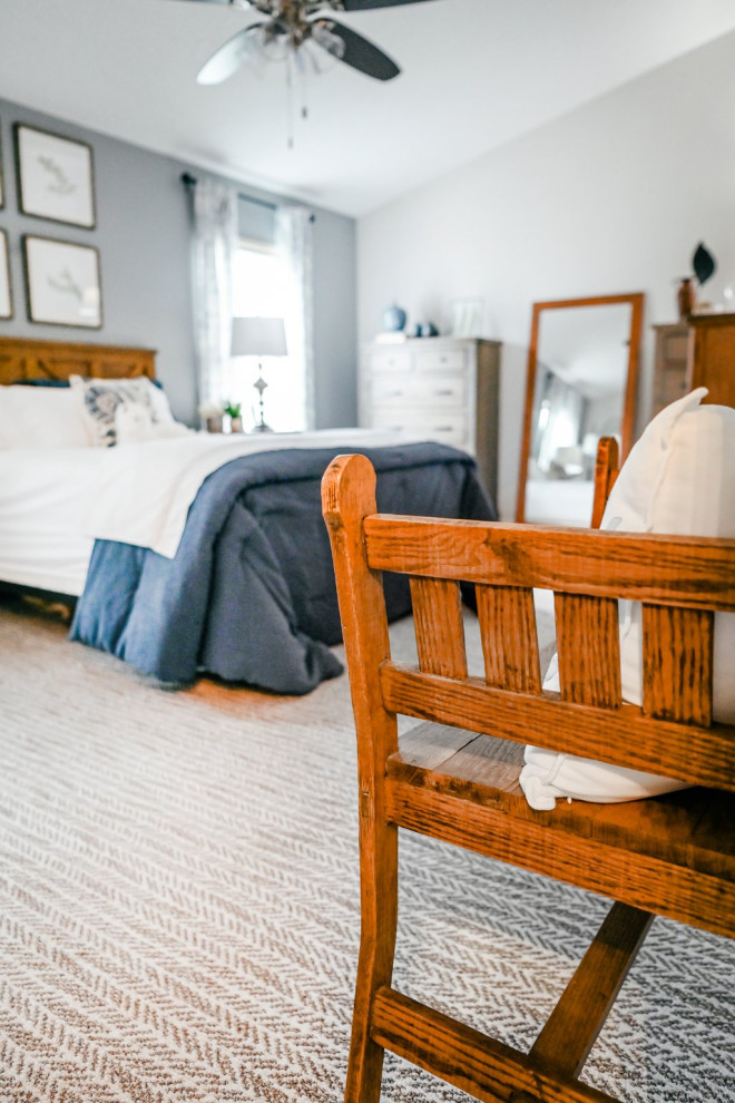 Transitional home design photo in Chicago