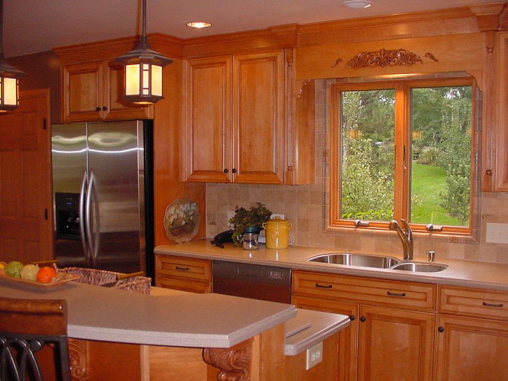 Example of a classic kitchen design in Cincinnati