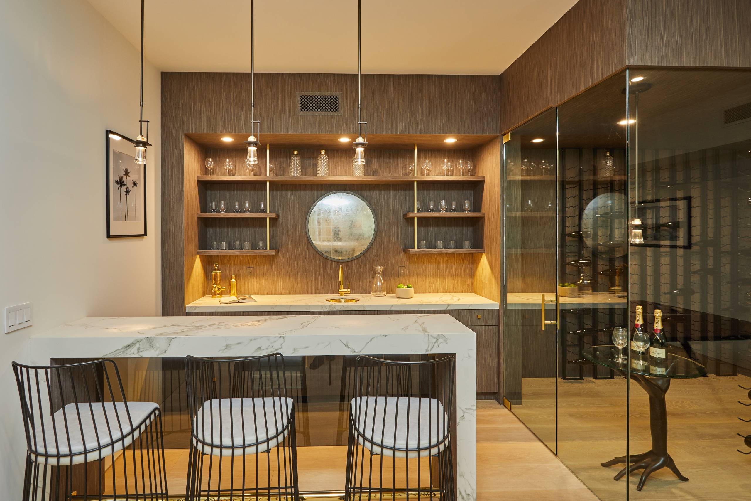 75 L-Shaped Home Bar Ideas You'll Love - January, 2026 | Houzz, image size:2560x1706