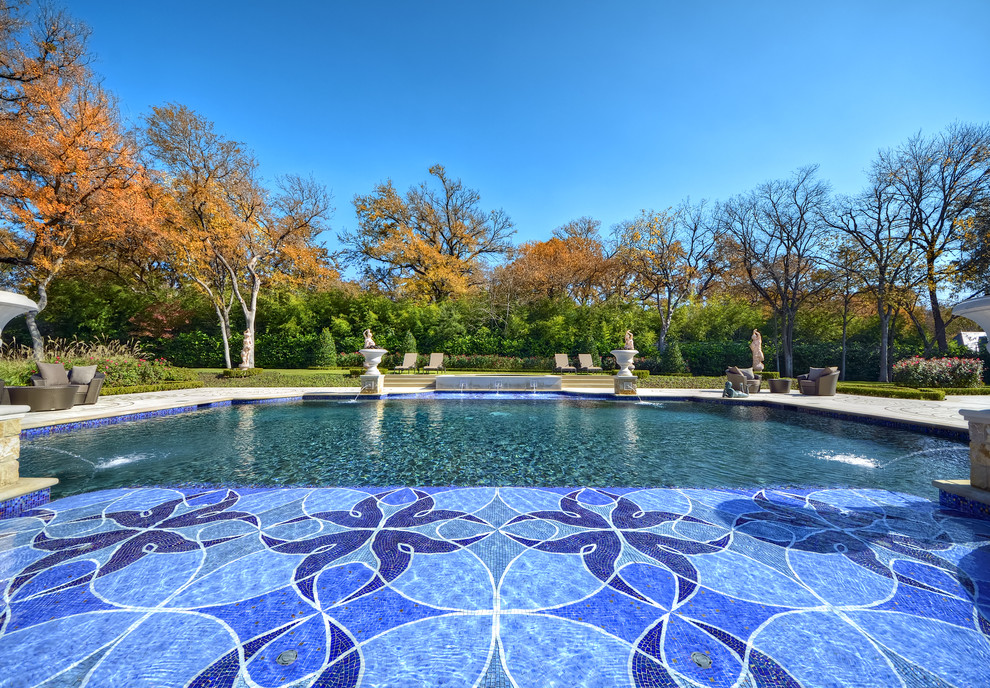 Inspiration for a traditional pool in Dallas.