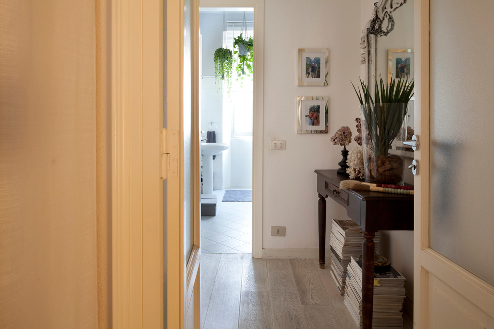 Ispirazione per un ingresso o corridoio minimal