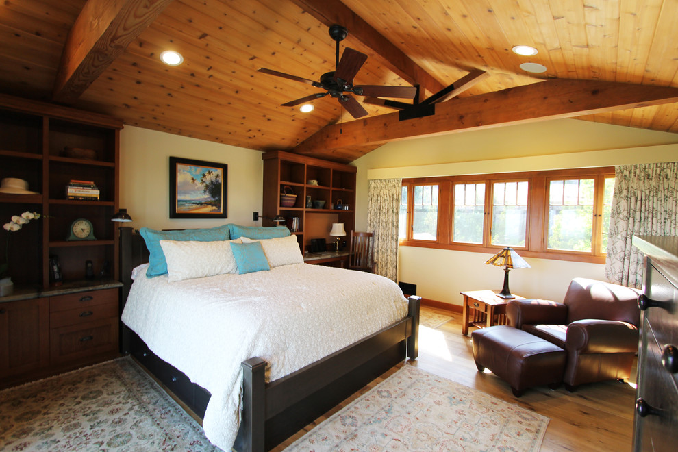Inspiration for a mid-sized arts and crafts guest bedroom in Los Angeles with white walls and exposed beam.